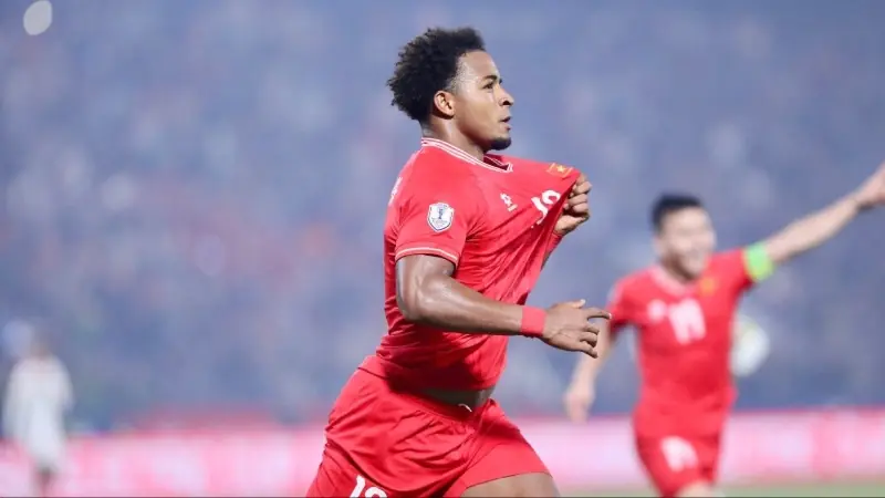 Xuân Son có cơ hội ra sân trước Lào